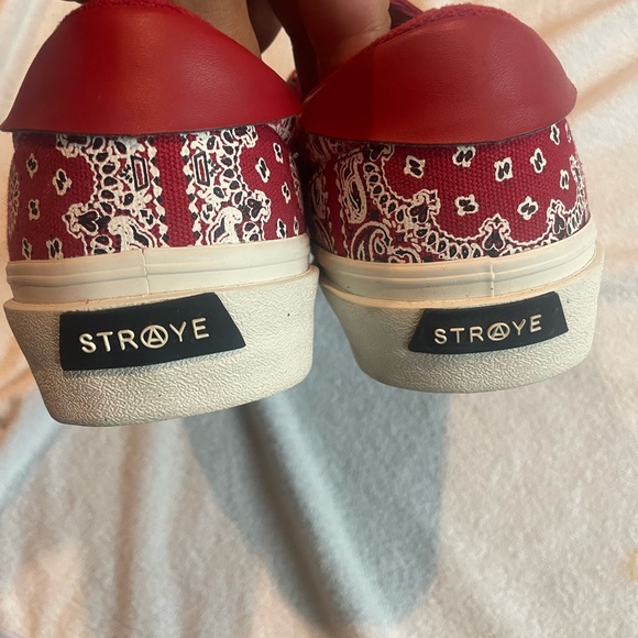 Straye Sneakers - Picture 3 of 6